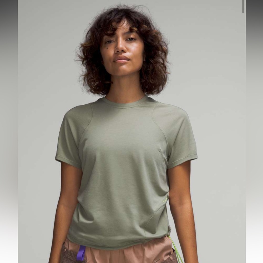 Lululemon lightweight cinched hem hiking T shirt laurel green size 6